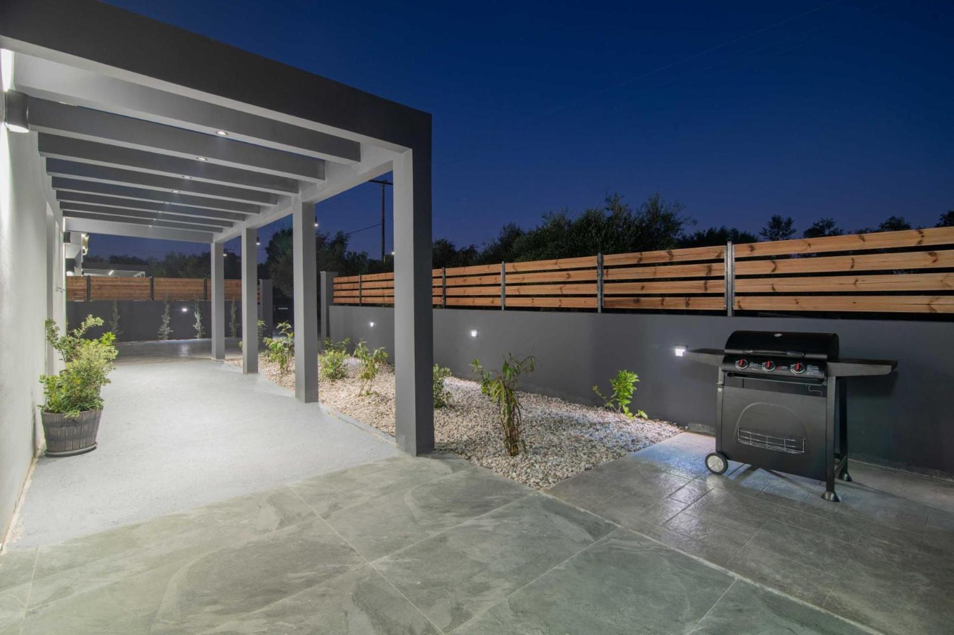 Kozakos With Private Swimming Pools *