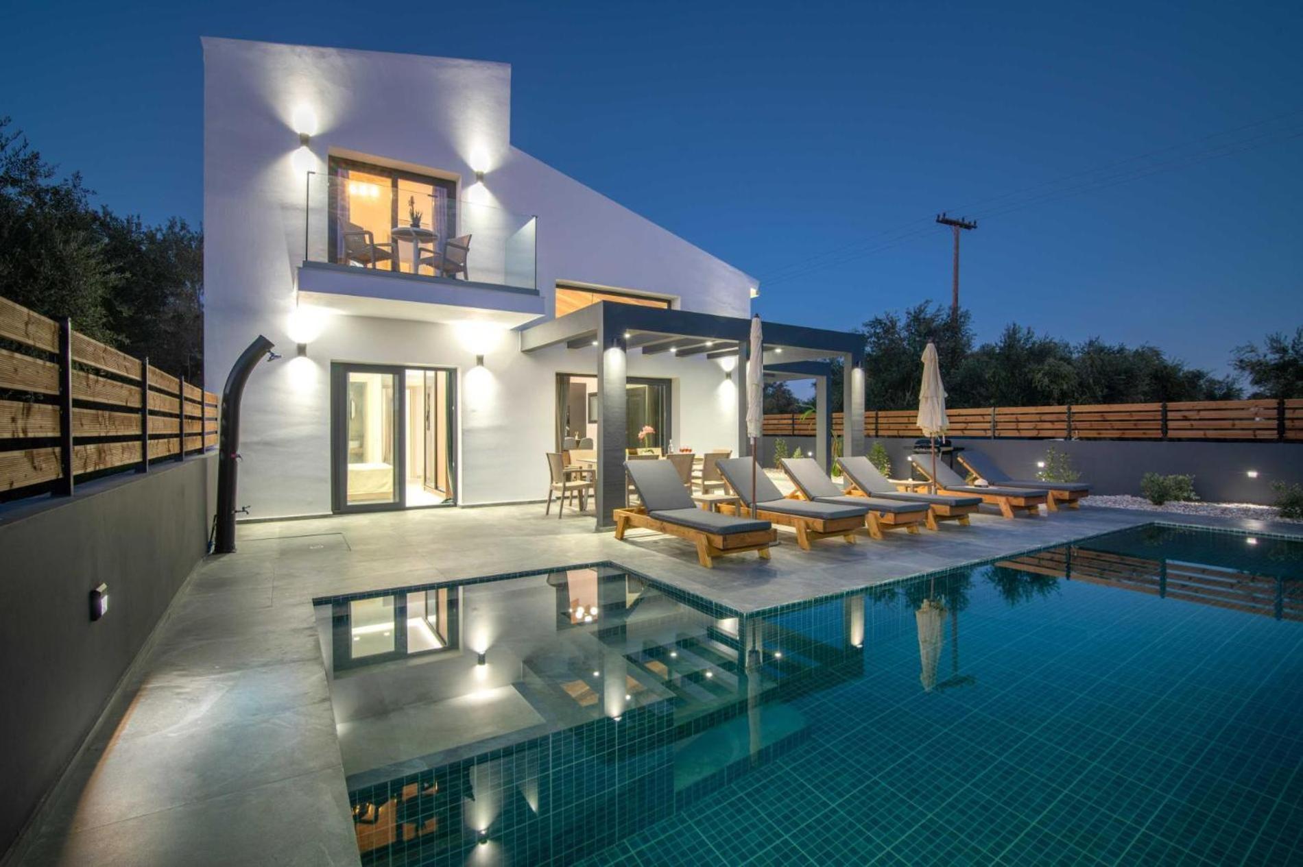 Kozakos With Private Swimming Pools